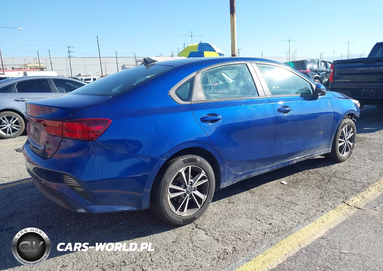 2023 Kia Forte Lxs VIN:3KPF24ADXPE528515 - 4