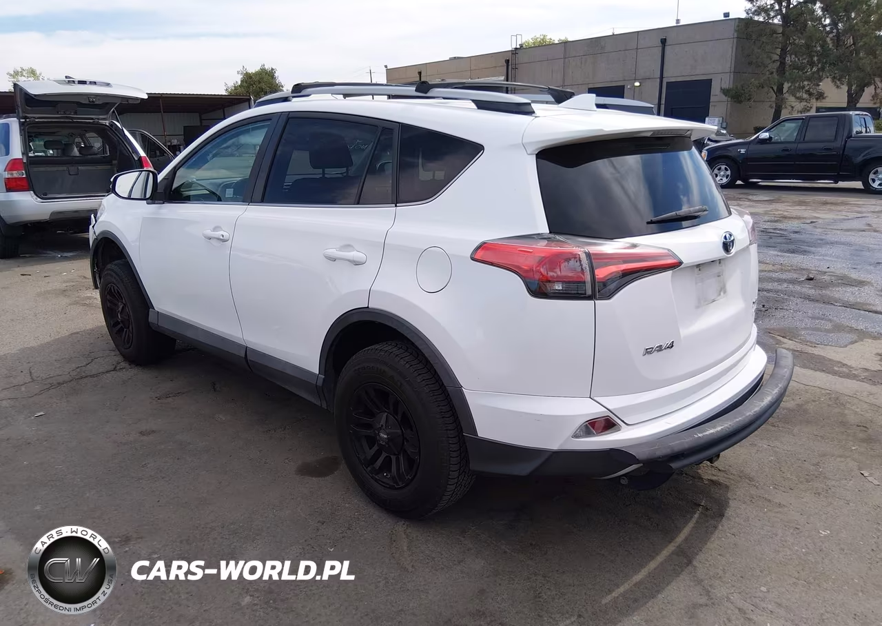 2018 Toyota Rav4 Xle VIN:2T3RFREVXJW789351 - 3