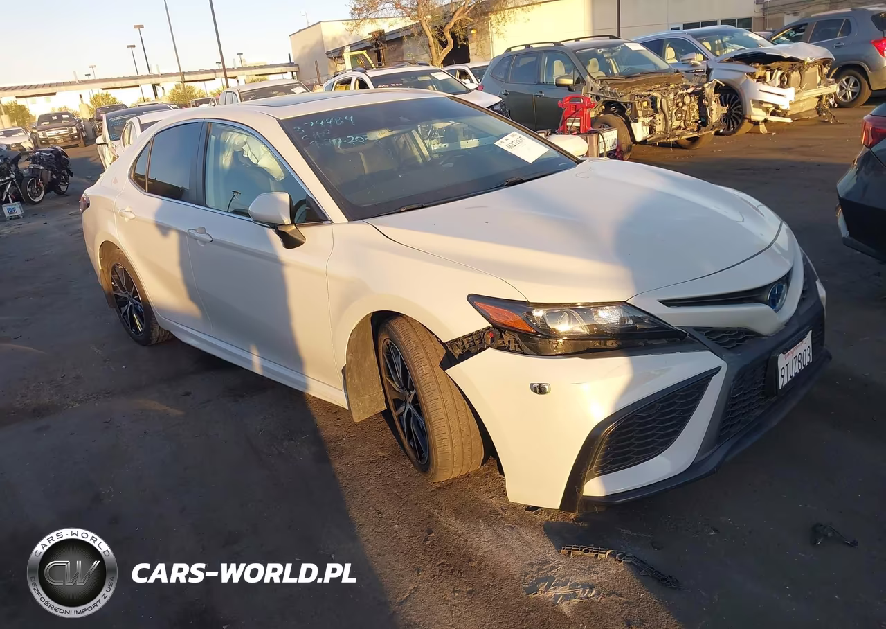 2024 Toyota Camry Hybrid Se
