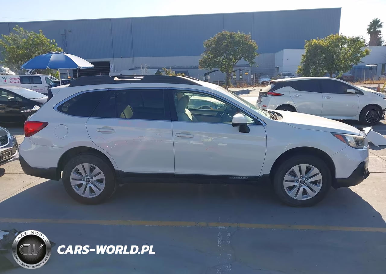 2018 Subaru Outback 2.5I Premium VIN:4S4BSACC3J3256109 - 14