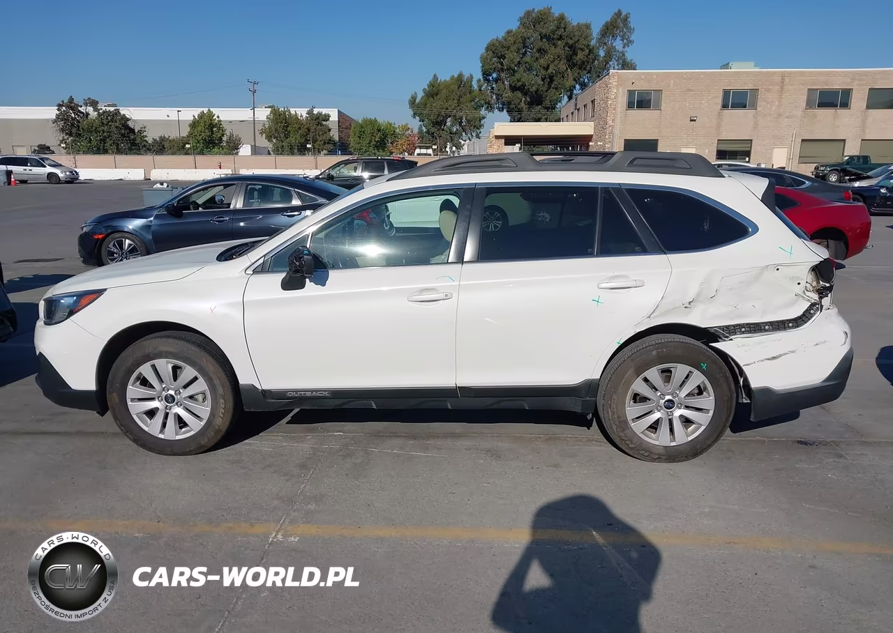 2018 Subaru Outback 2.5I Premium VIN:4S4BSACC3J3256109 - 15