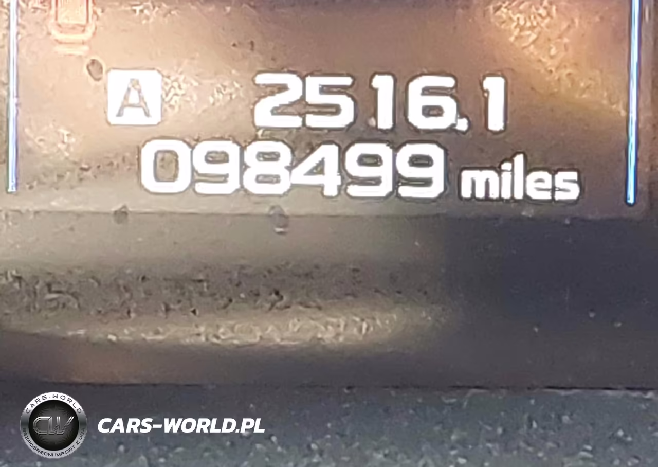 2018 Subaru Outback 2.5I Premium VIN:4S4BSACC3J3256109 - 16