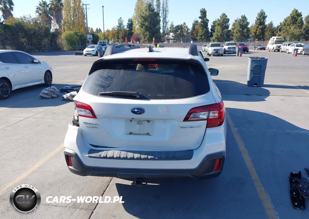 2018 Subaru Outback 2.5I Premium VIN:4S4BSACC3J3256109 - 17