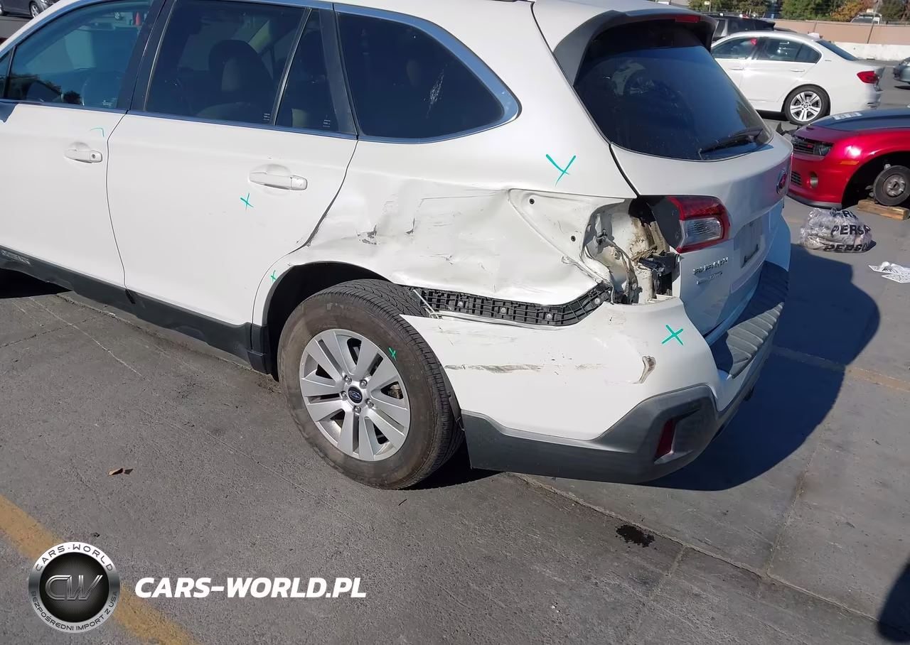 2018 Subaru Outback 2.5I Premium VIN:4S4BSACC3J3256109 - 6