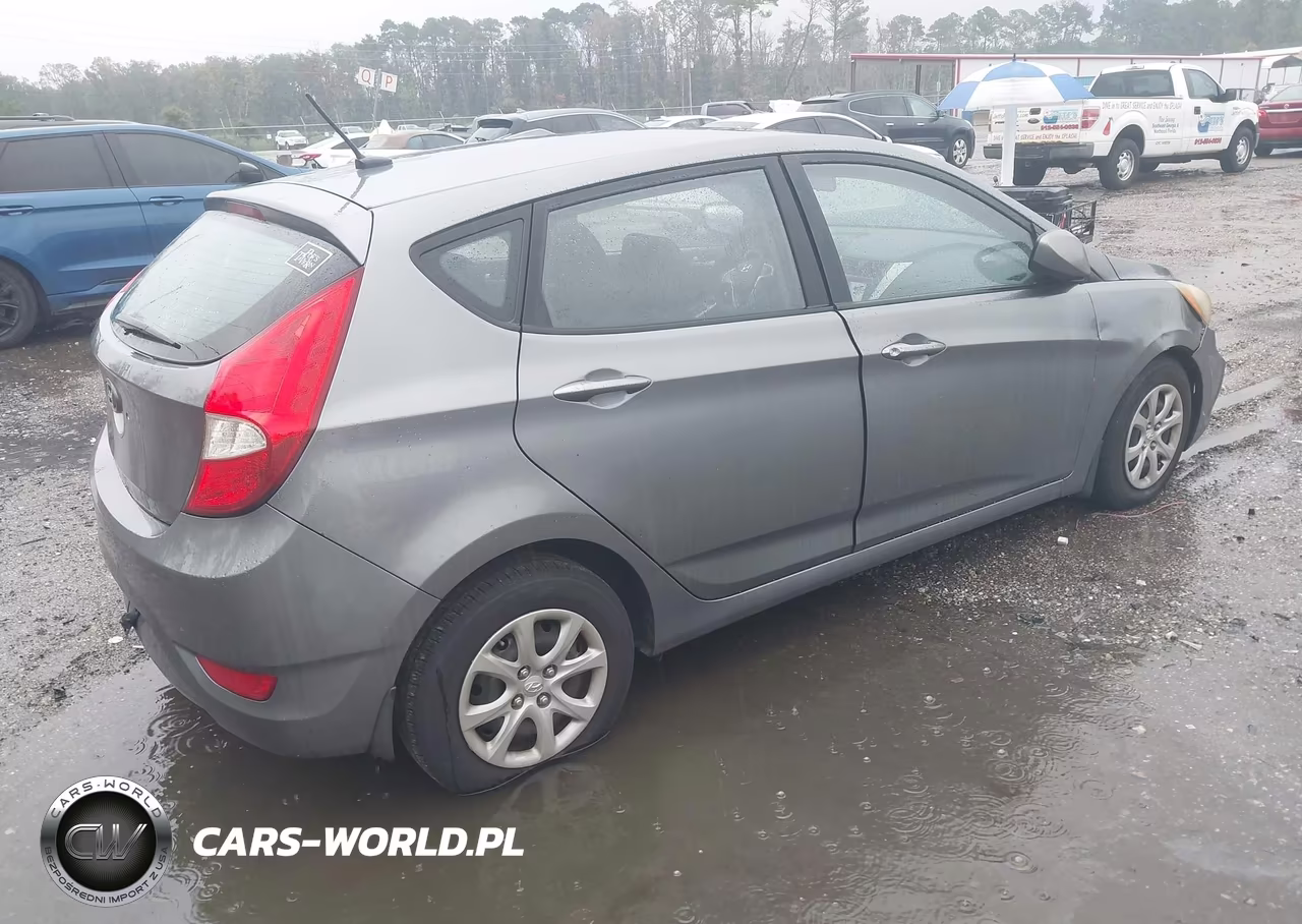 2013 Hyundai Accent Gs VIN:KMHCT5AE2DU128830 - 4