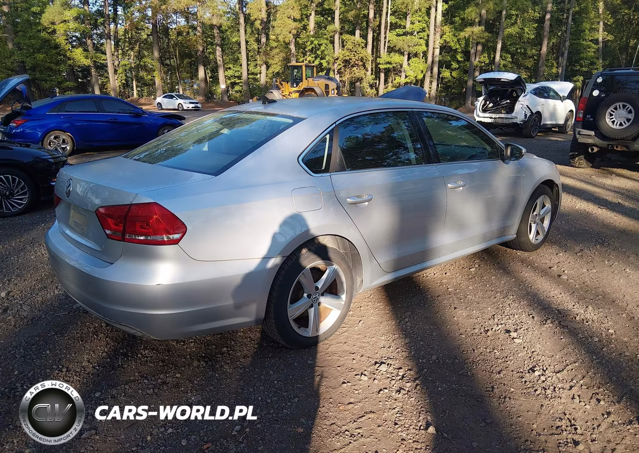 2012 Volkswagen Passat 2.5L Se VIN:1VWBP7A37CC005198 - 4