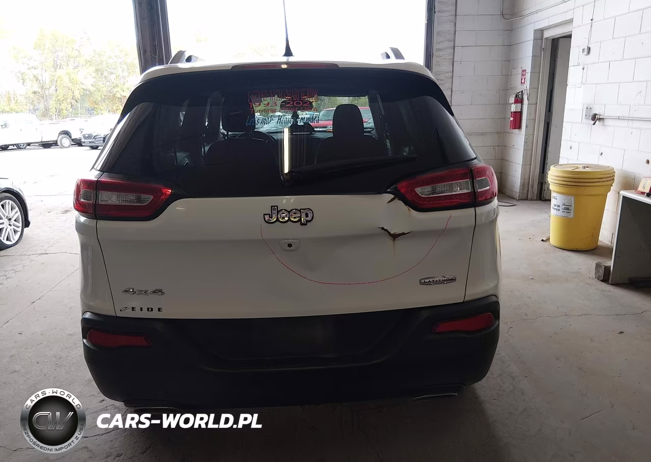2016 Jeep Cherokee Latitude VIN:1C4PJMCS0GW361543 - 17