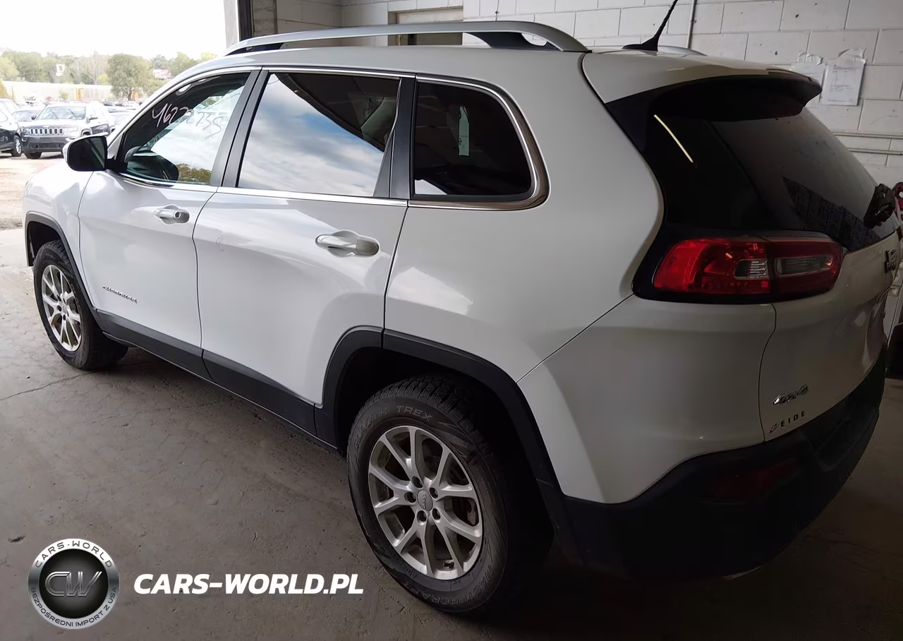 2016 Jeep Cherokee Latitude VIN:1C4PJMCS0GW361543 - 3