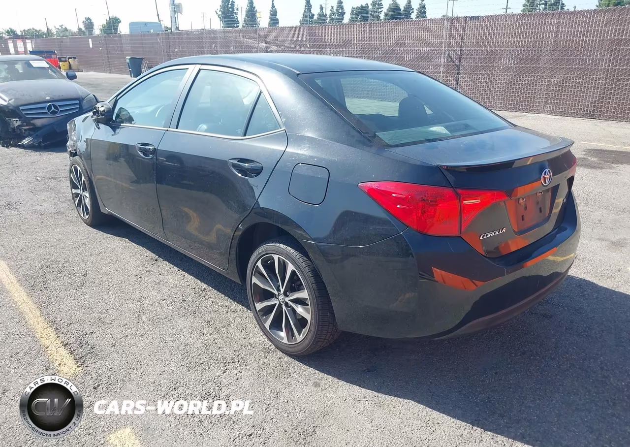 2017 Toyota Corolla Se VIN:5YFBURHE9HP601832 - 3