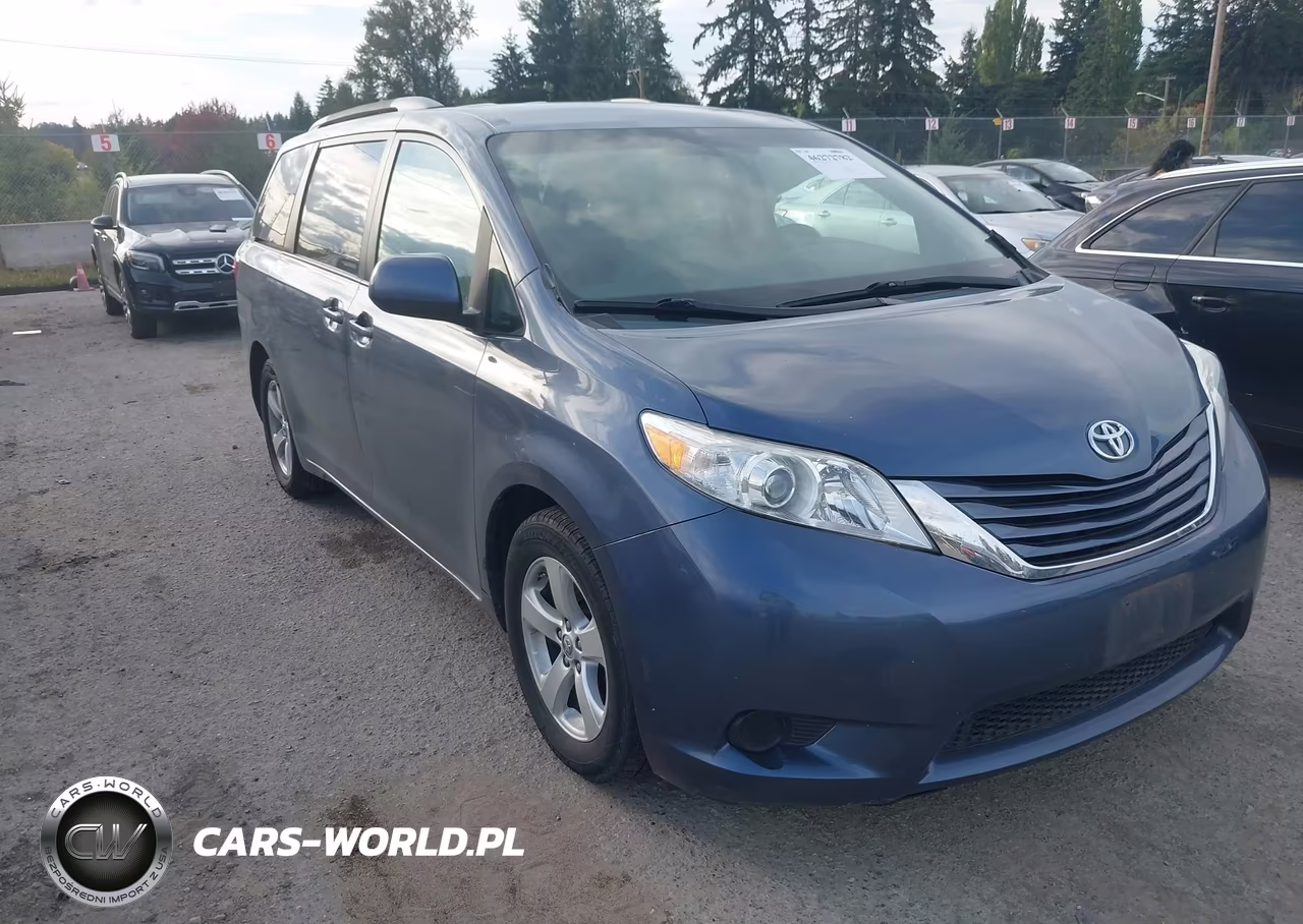 2015 Toyota Sienna Le 8 Passenger VIN:5TDKK3DC9FS572943 - 1