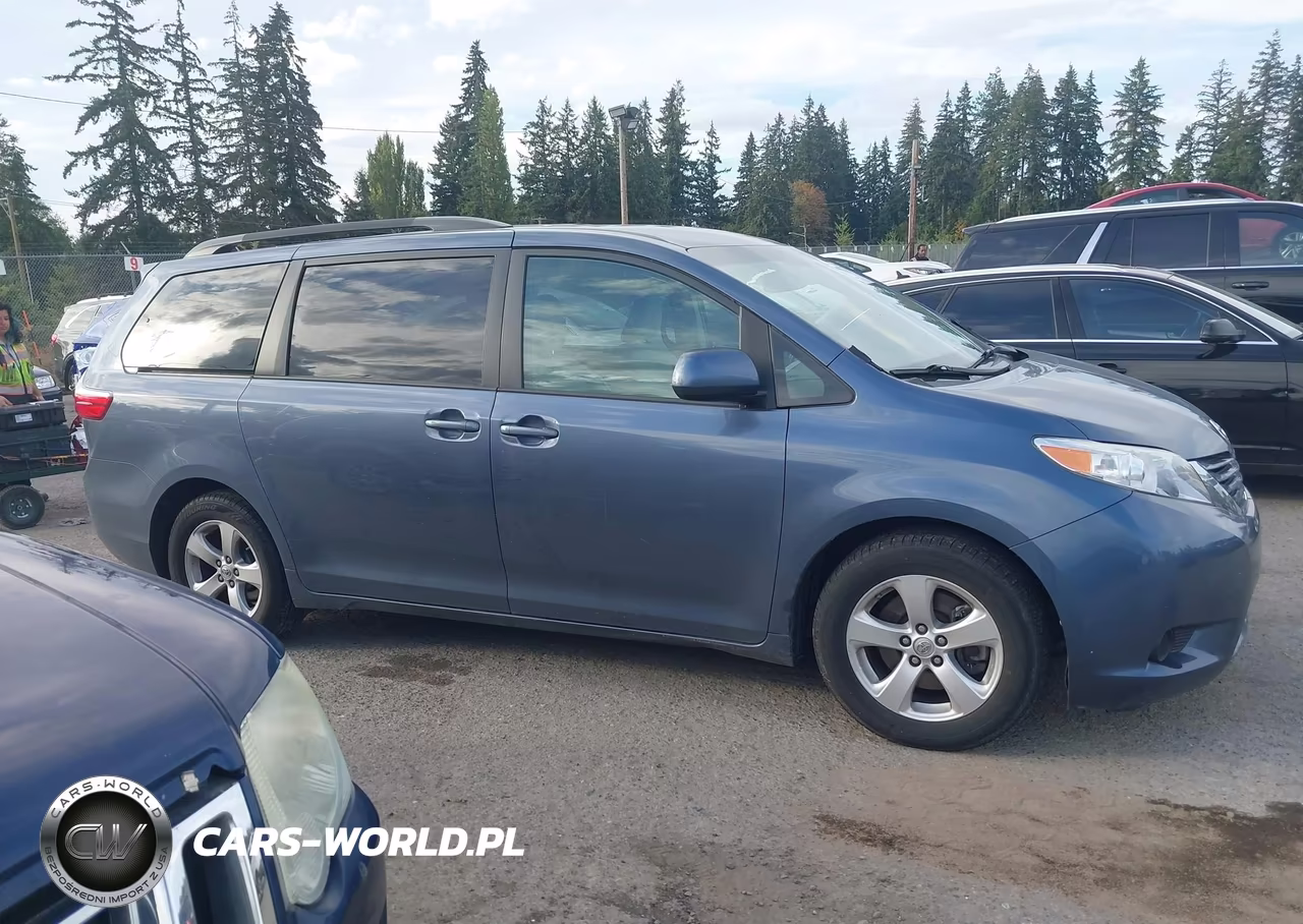 2015 Toyota Sienna Le 8 Passenger VIN:5TDKK3DC9FS572943 - 13