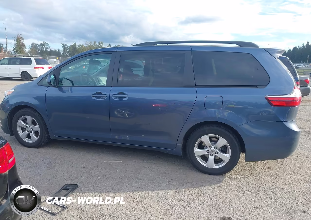 2015 Toyota Sienna Le 8 Passenger VIN:5TDKK3DC9FS572943 - 14