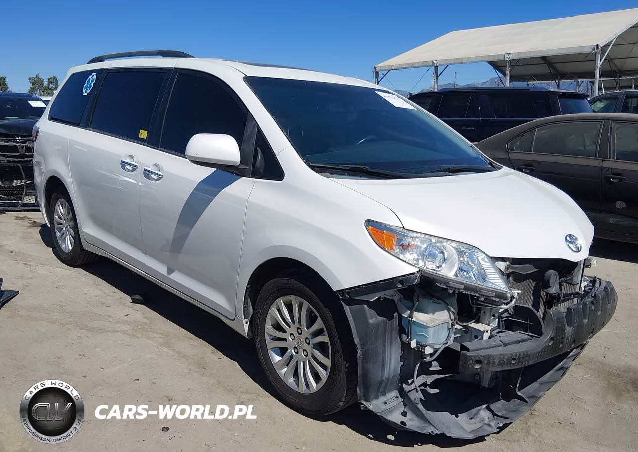 2015 Toyota Sienna Xle 8 Passenger – zdjęcie 1 z 17