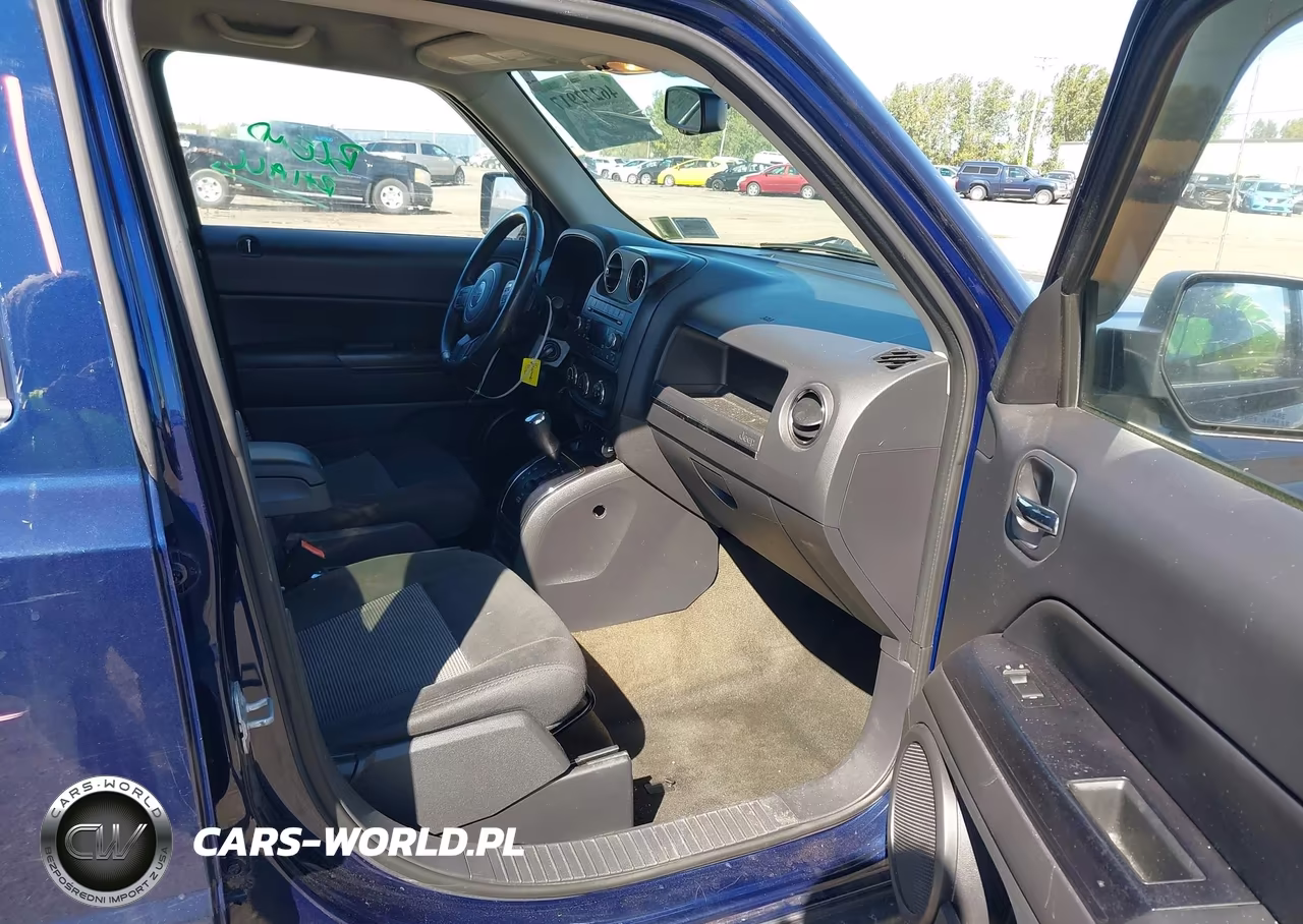 2016 Jeep Patriot Latitude VIN:1C4NJRFB8GD580875 - 5