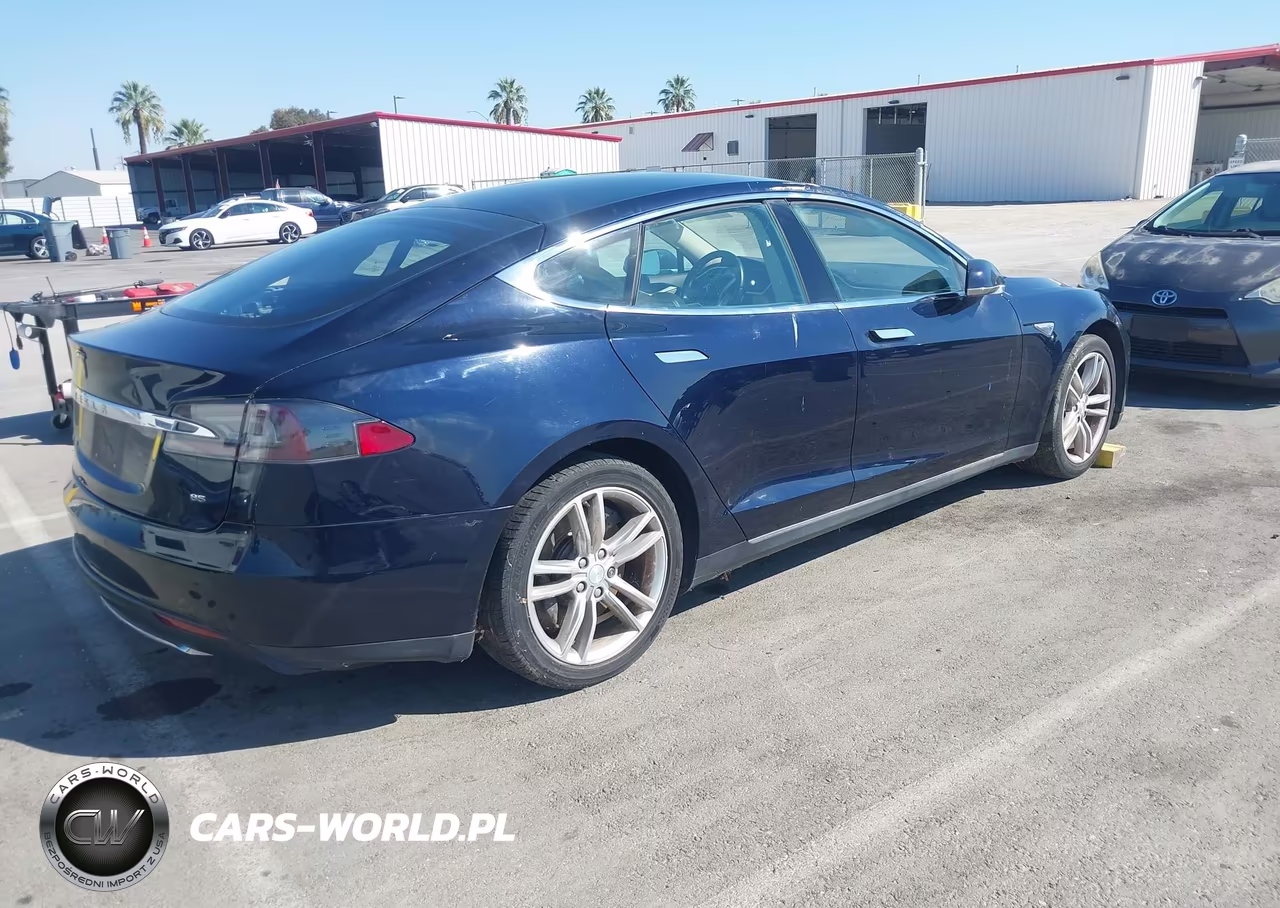 2013 Tesla Model S VIN:5YJSA1CN8DFP23265 - 4