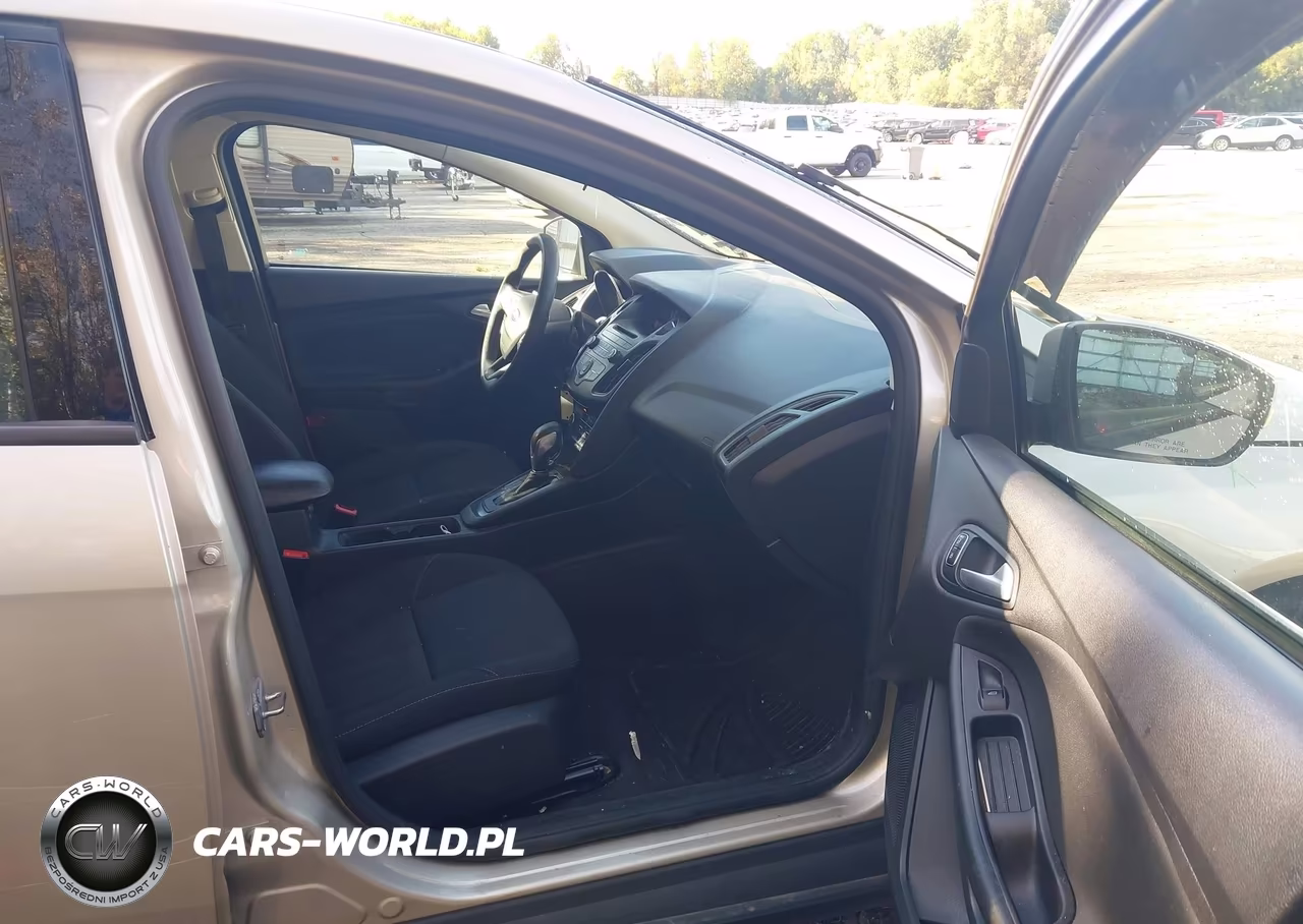 2017 Ford Focus Se VIN:1FADP3FE7HL340909 - 5