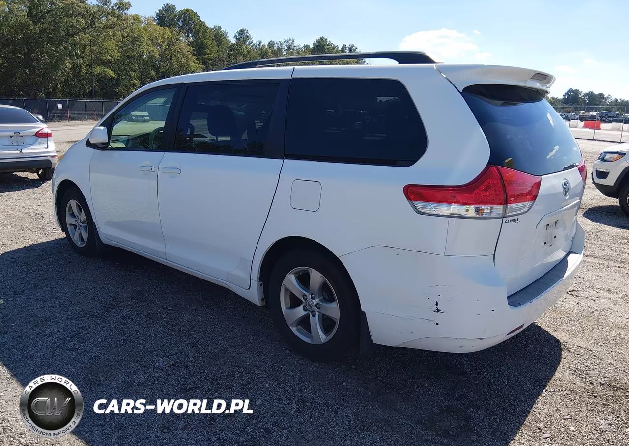 2011 Toyota Sienna Le V6 VIN:5TDKK3DC8BS161060 - 3