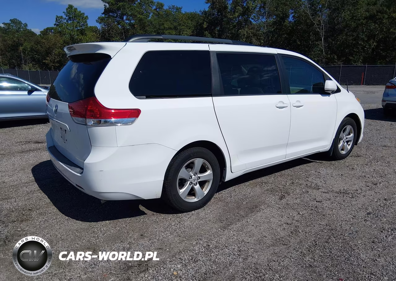 2011 Toyota Sienna Le V6 VIN:5TDKK3DC8BS161060 - 4