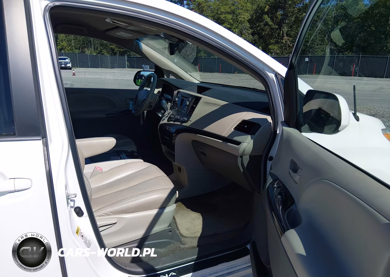 2011 Toyota Sienna Le V6 VIN:5TDKK3DC8BS161060 - 5