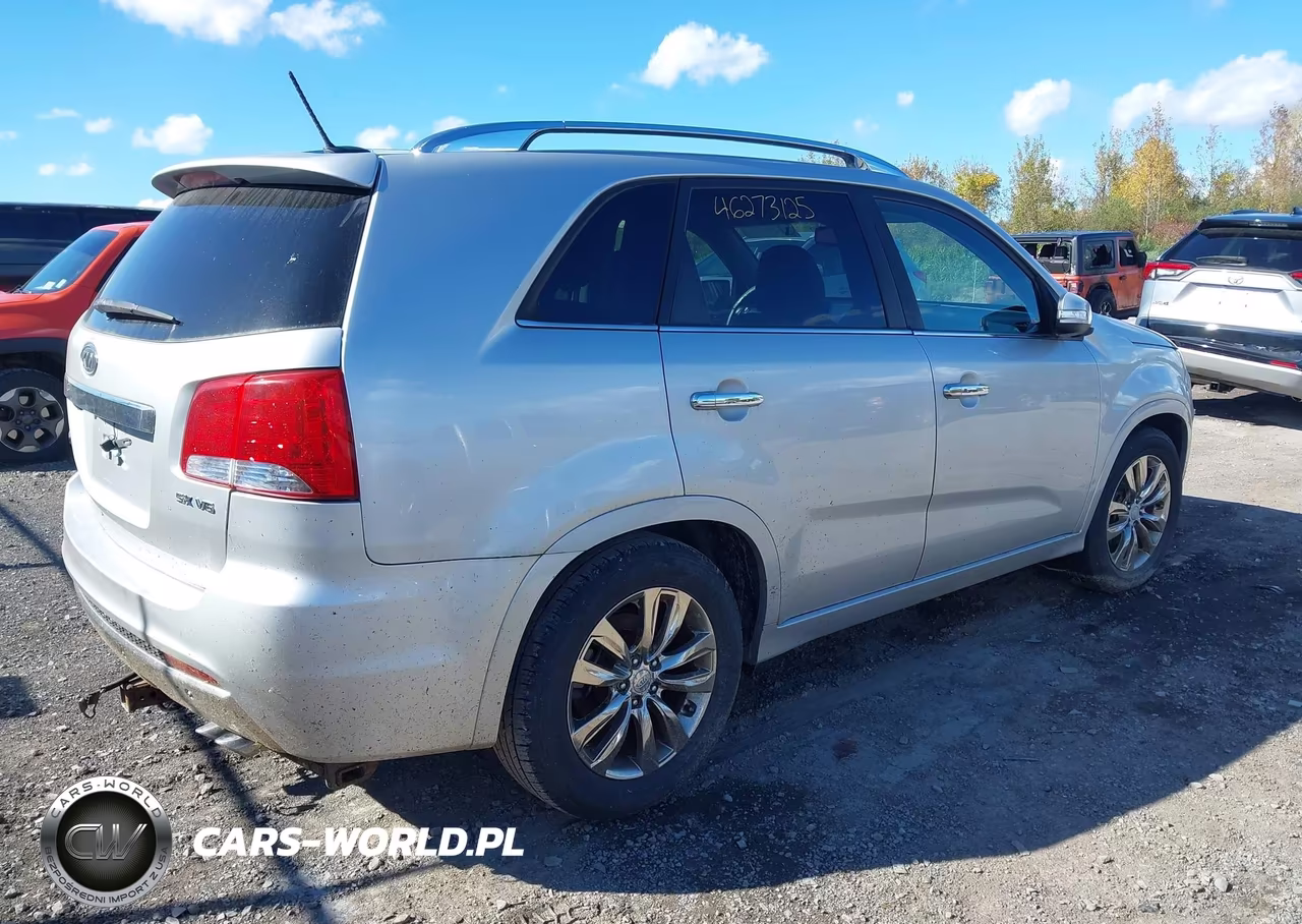 2011 Kia Sorento Sx V6 VIN:5XYKW4A28BG160770 - 4