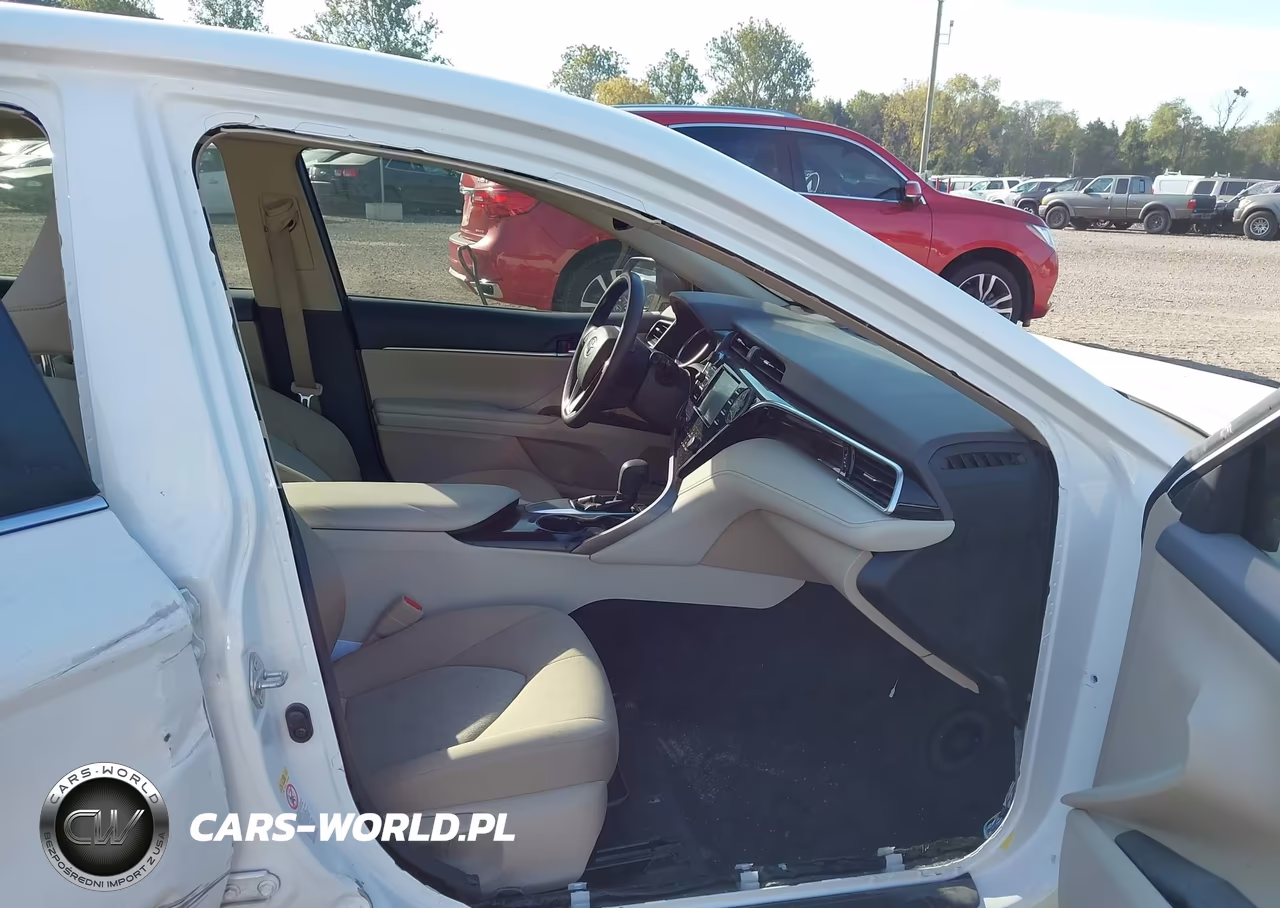 2018 Toyota Camry Le VIN:JTNB11HK2J3049276 - 5