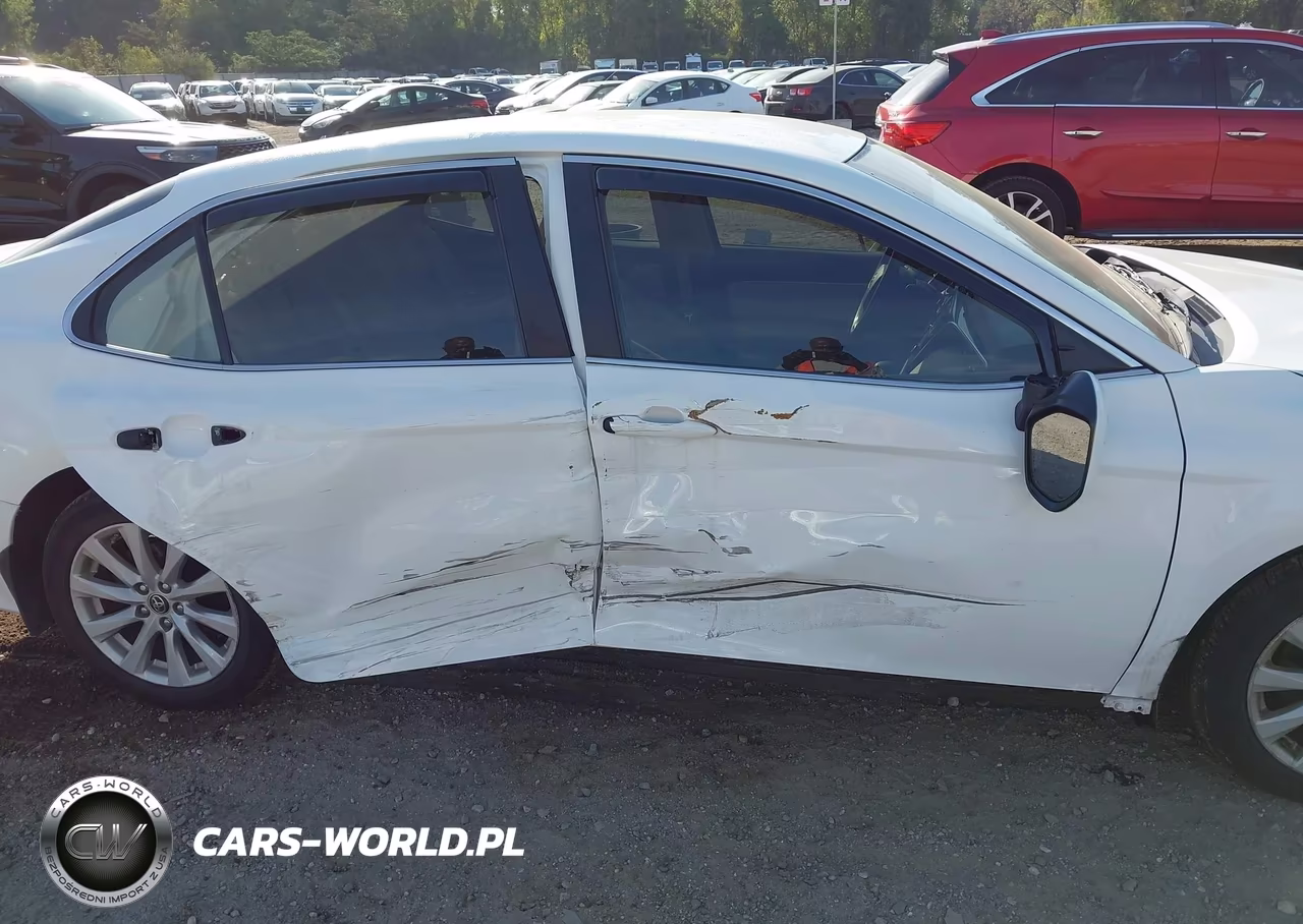 2018 Toyota Camry Le VIN:JTNB11HK2J3049276 - 6