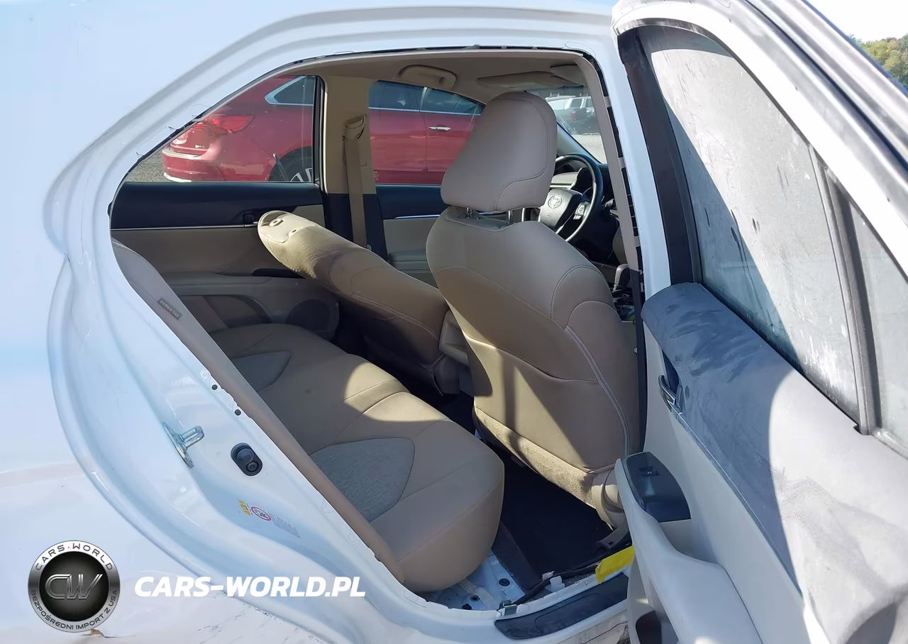 2018 Toyota Camry Le VIN:JTNB11HK2J3049276 - 8
