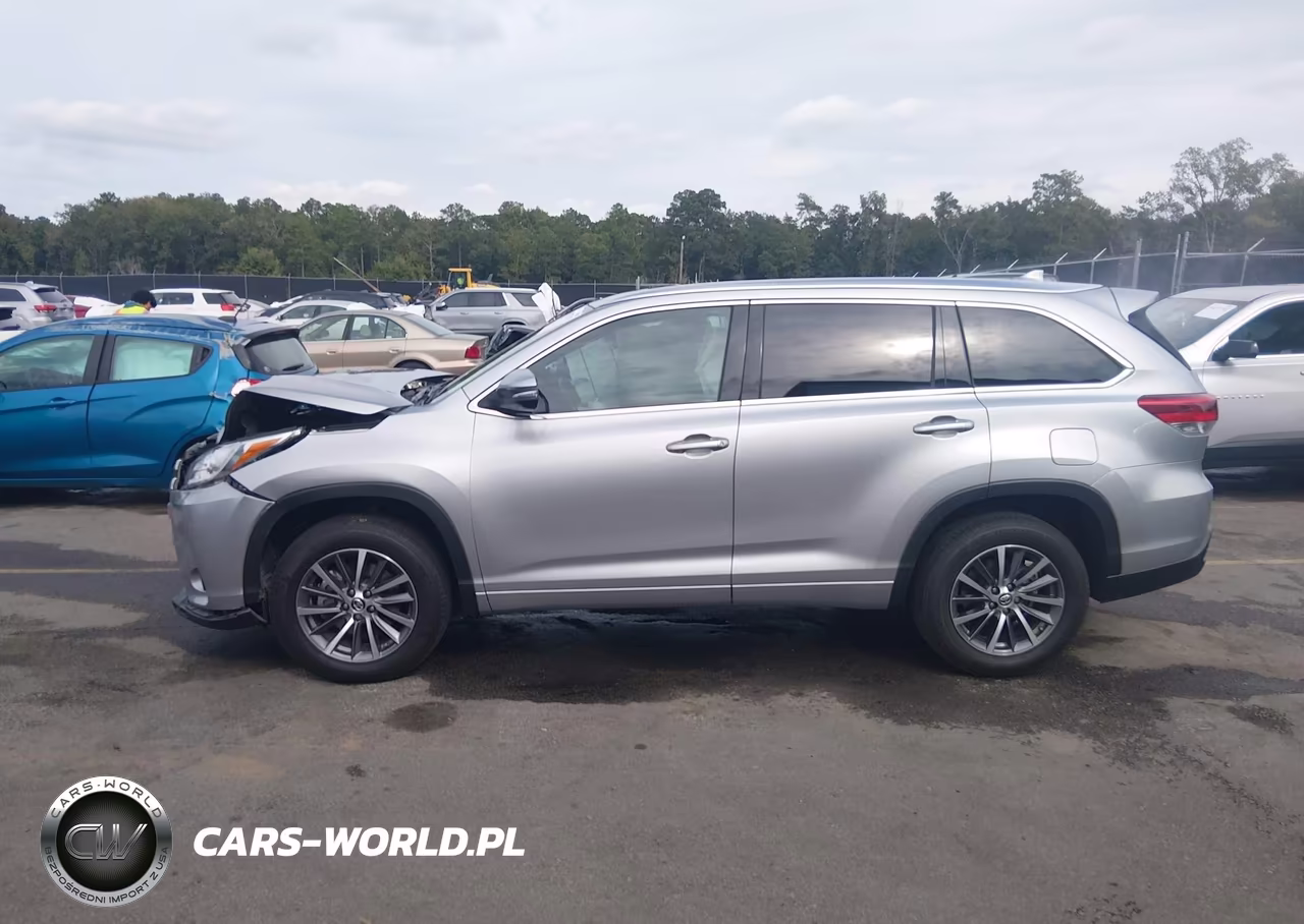 2018 Toyota Highlander Xle VIN:5TDKZRFH8JS545555 - 14