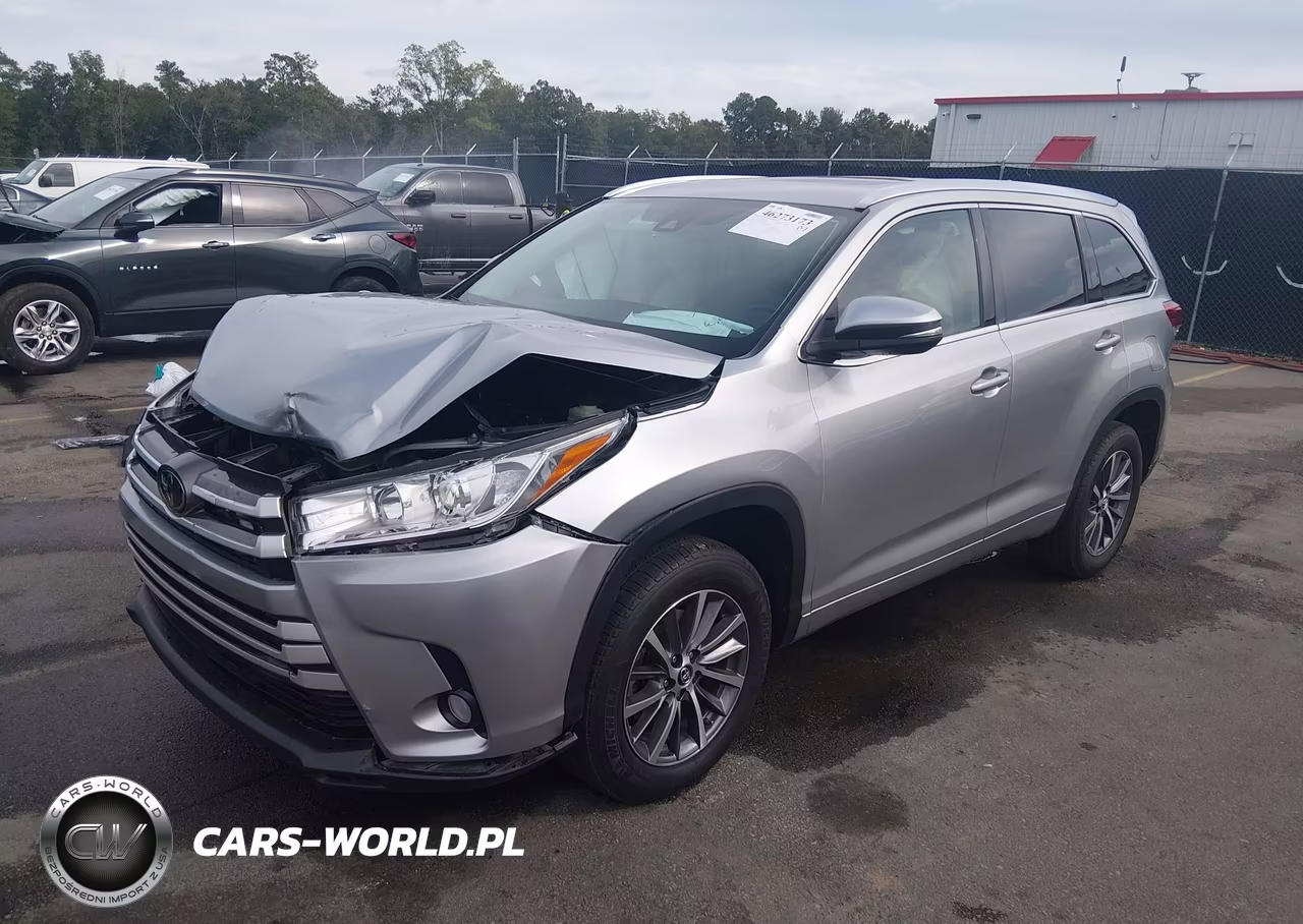2018 Toyota Highlander Xle VIN:5TDKZRFH8JS545555 - 2