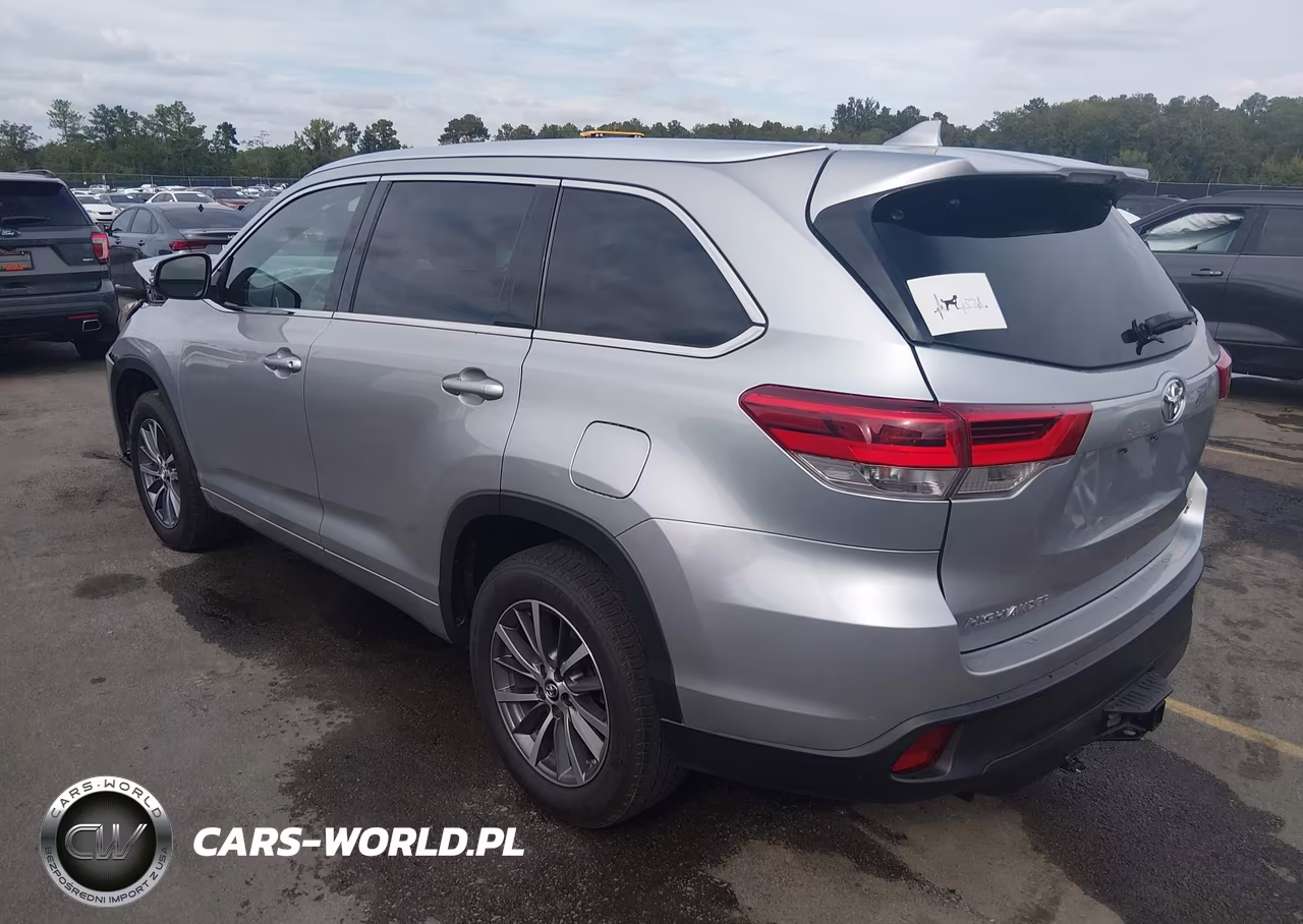 2018 Toyota Highlander Xle VIN:5TDKZRFH8JS545555 - 3