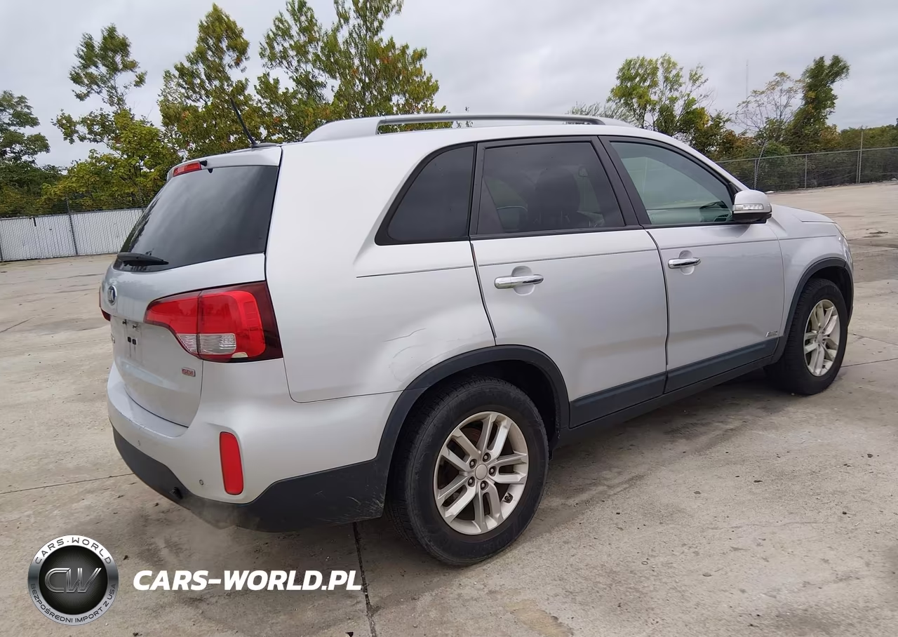 2015 Kia Sorento Lx VIN:5XYKTCA68FG627469 - 4