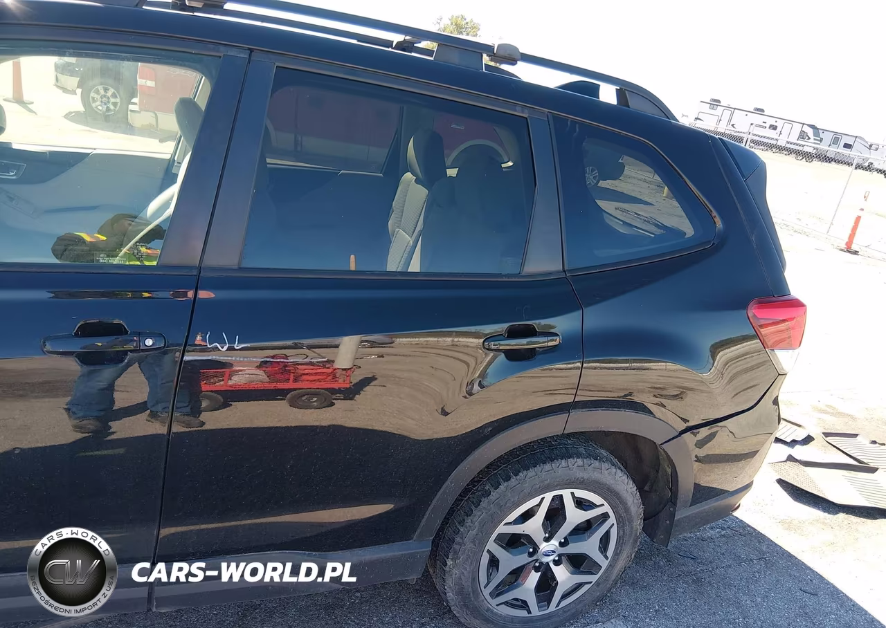 2019 Subaru Forester Premium VIN:JF2SKAEC5KH561022 - 14