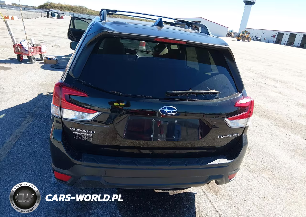 2019 Subaru Forester Premium VIN:JF2SKAEC5KH561022 - 17