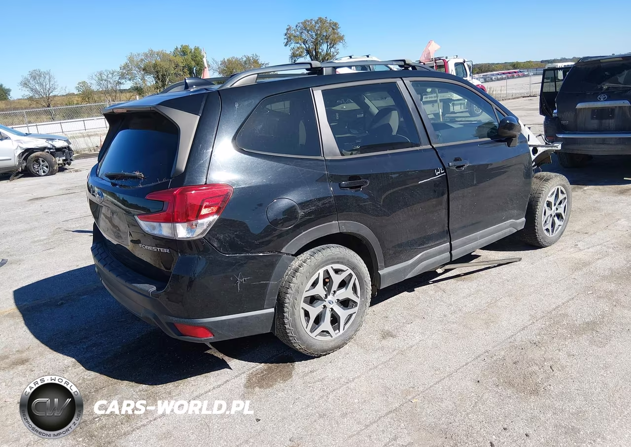 2019 Subaru Forester Premium VIN:JF2SKAEC5KH561022 - 4