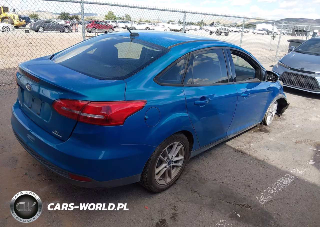 2015 Ford Focus Se VIN:1FADP3F26FL220490 - 4