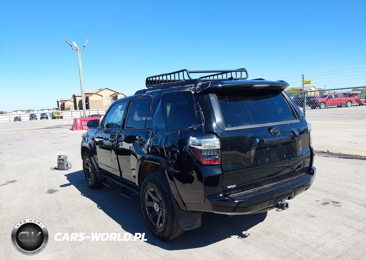 2021 Toyota 4Runner Trail Edition VIN:JTEBU5JR1M5924443 - 3