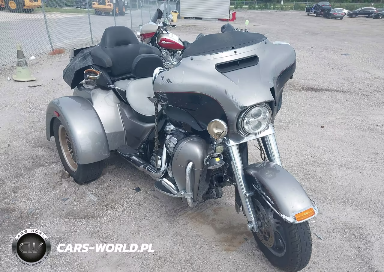 2017 Harley-Davidson Flhtcutg Tri Glide Ultra – zdjęcie 1 z 12