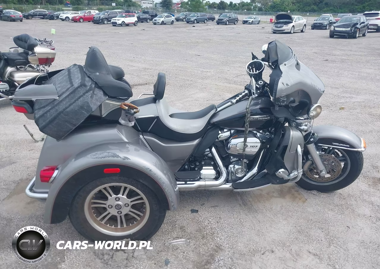 2017 Harley-Davidson Flhtcutg Tri Glide Ultra VIN:1HD1MAD18HB861152 - 11
