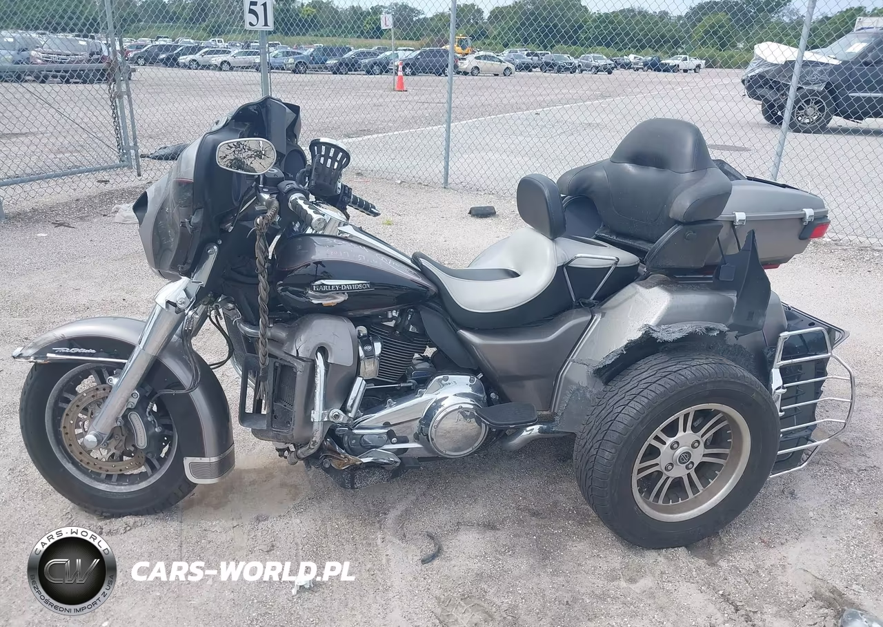 2017 Harley-Davidson Flhtcutg Tri Glide Ultra VIN:1HD1MAD18HB861152 - 12