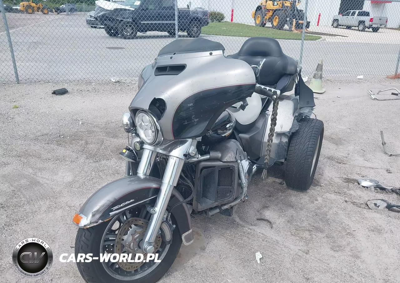 2017 Harley-Davidson Flhtcutg Tri Glide Ultra VIN:1HD1MAD18HB861152 - 2