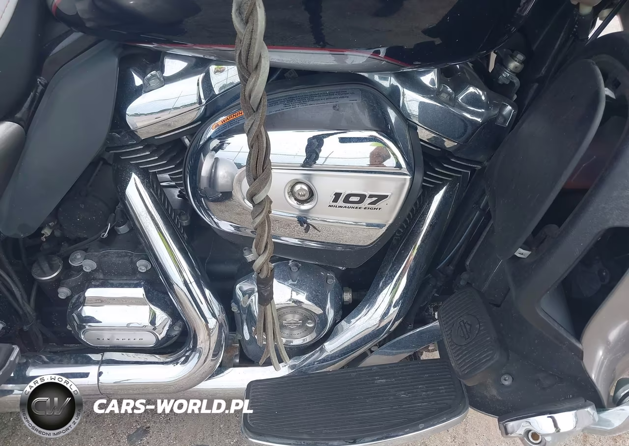 2017 Harley-Davidson Flhtcutg Tri Glide Ultra VIN:1HD1MAD18HB861152 - 8