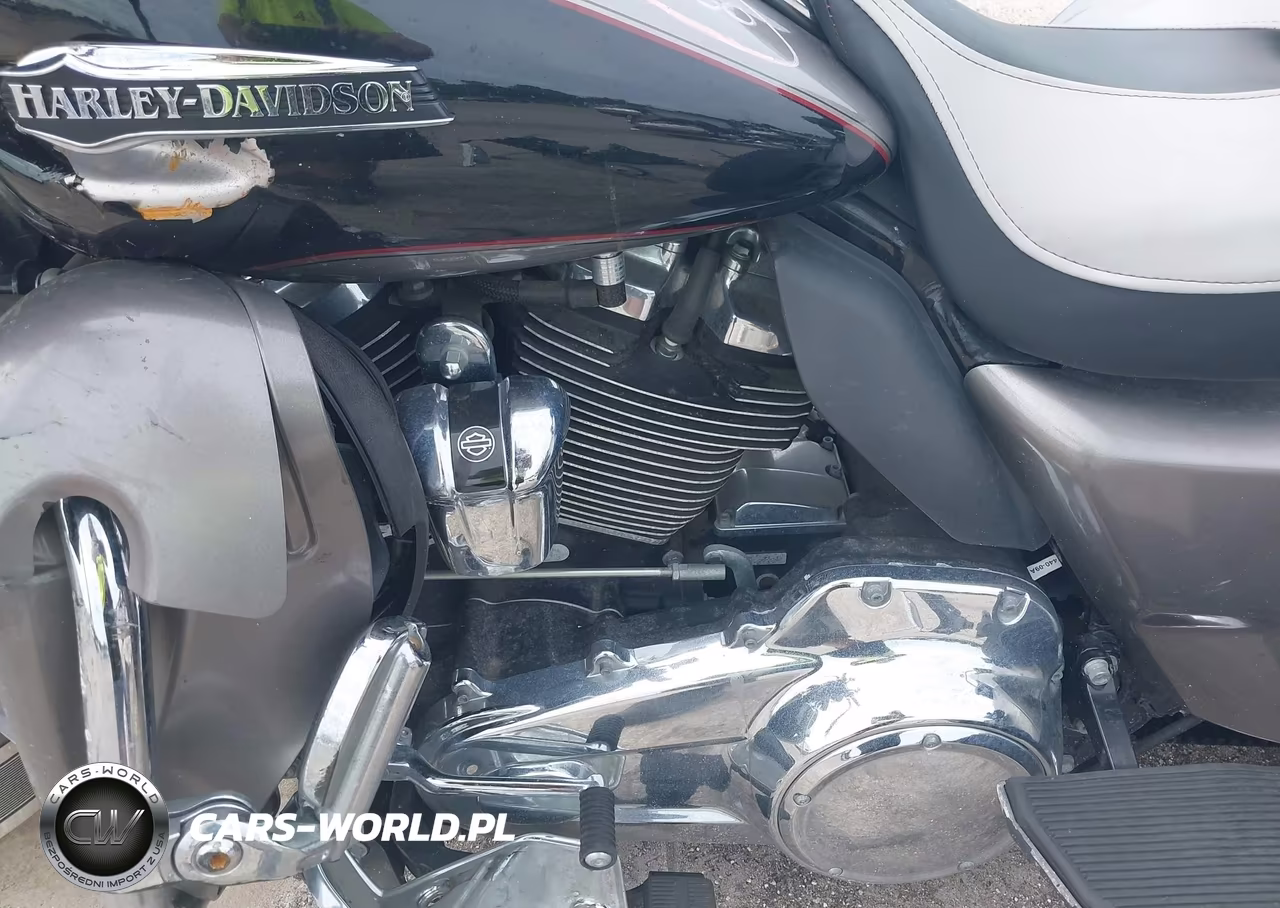 2017 Harley-Davidson Flhtcutg Tri Glide Ultra VIN:1HD1MAD18HB861152 - 9