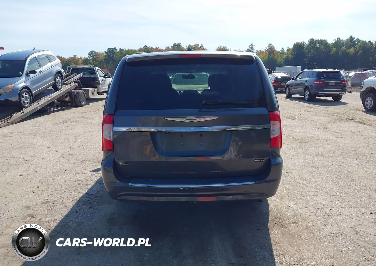 2016 Chrysler Town & Country Touring VIN:2C4RC1BG2GR279899 - 16