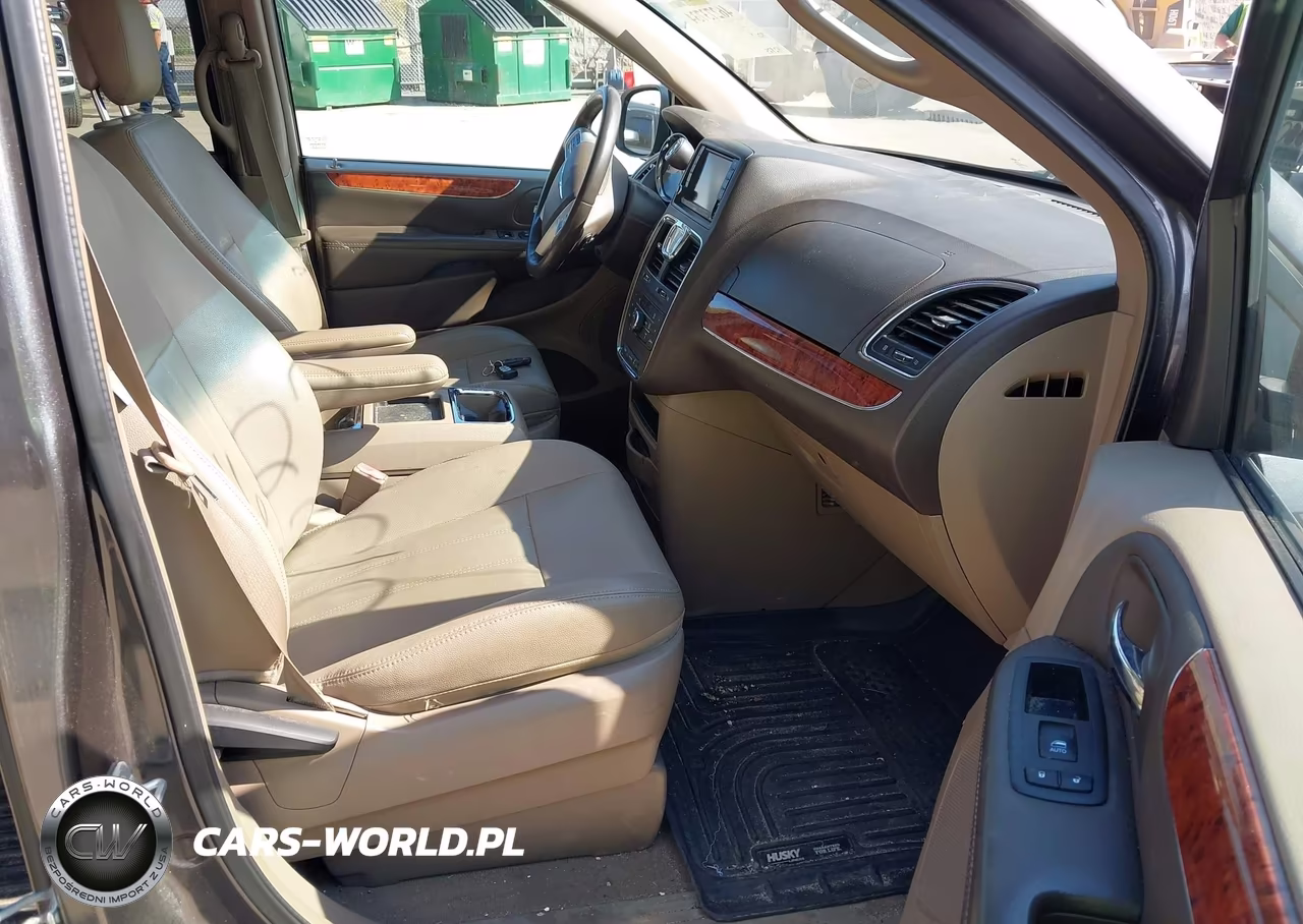 2016 Chrysler Town & Country Touring VIN:2C4RC1BG2GR279899 - 5