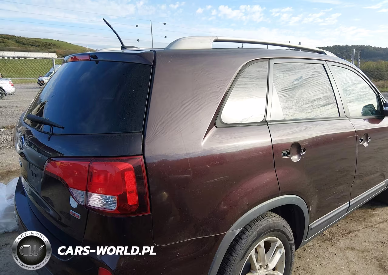 2015 Kia Sorento Lx VIN:5XYKT4A60FG592450 - 4