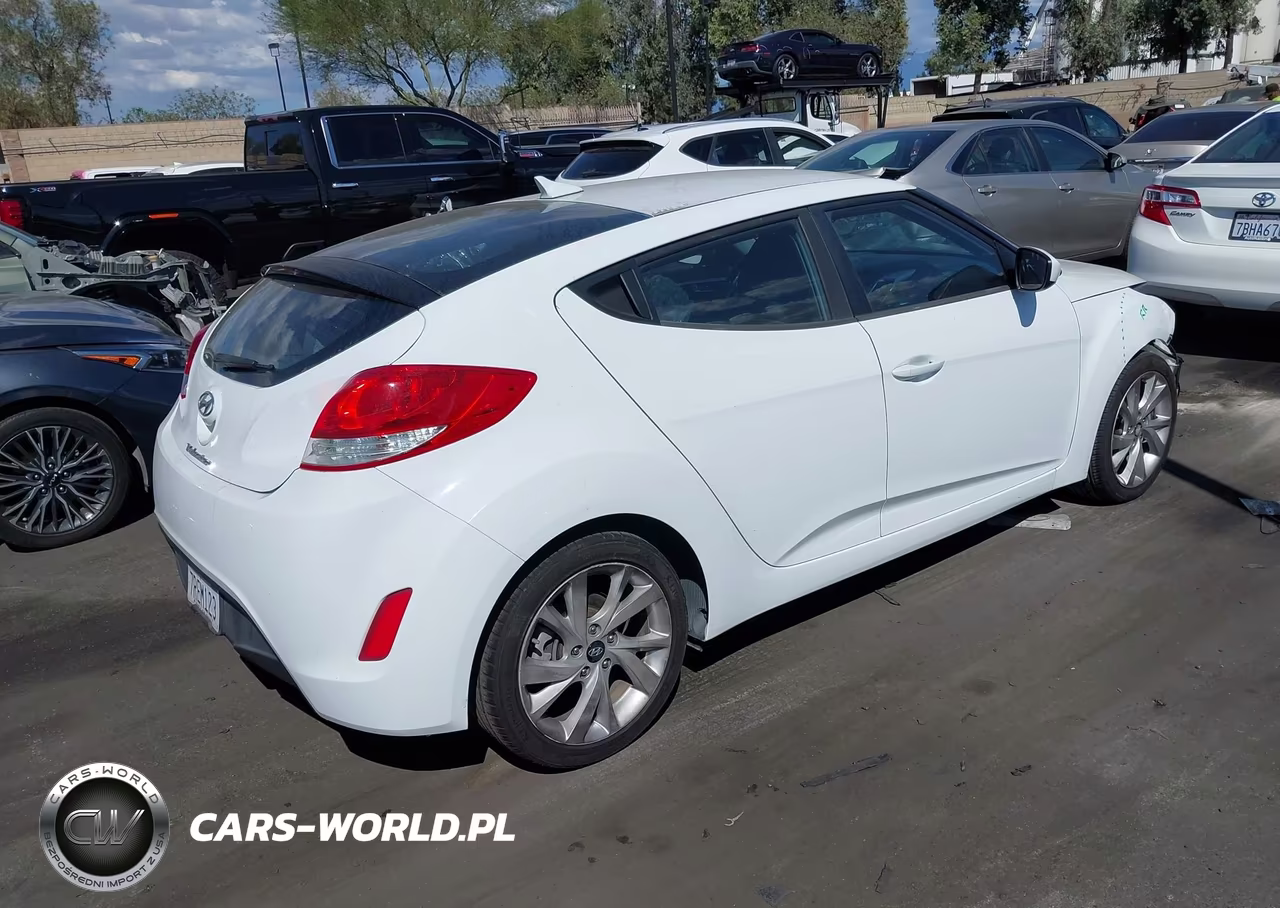 2016 Hyundai Veloster VIN:KMHTC6AD9GU270755 - 4