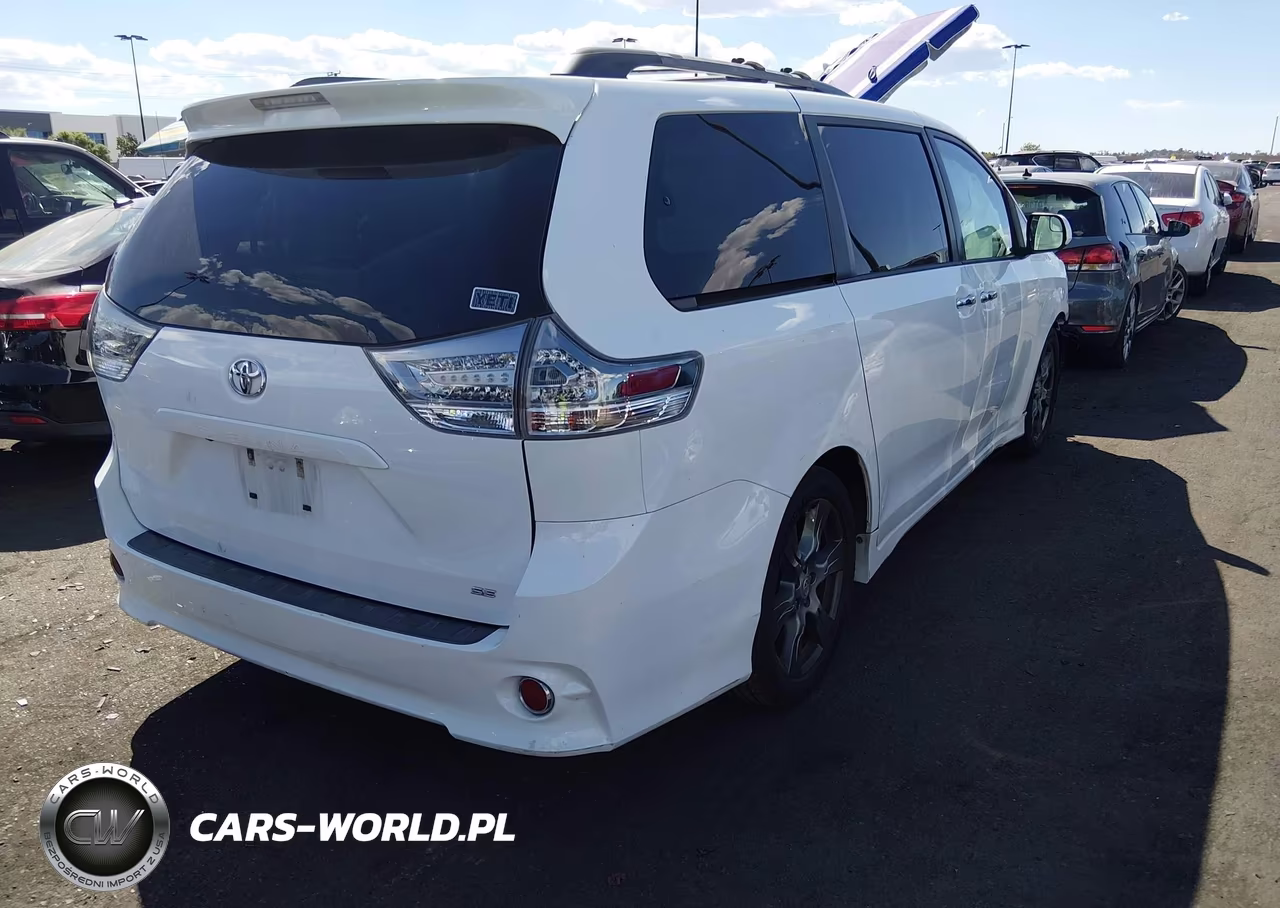 2017 Toyota Sienna Se 8 Passenger VIN:5TDXZ3DC4HS789465 - 4
