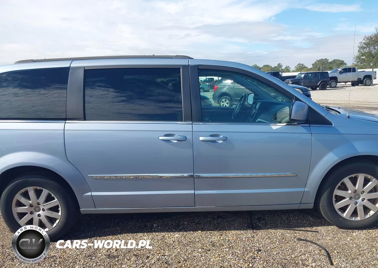 2013 Chrysler Town & Country Touring VIN:2C4RC1BG8DR681731 - 13