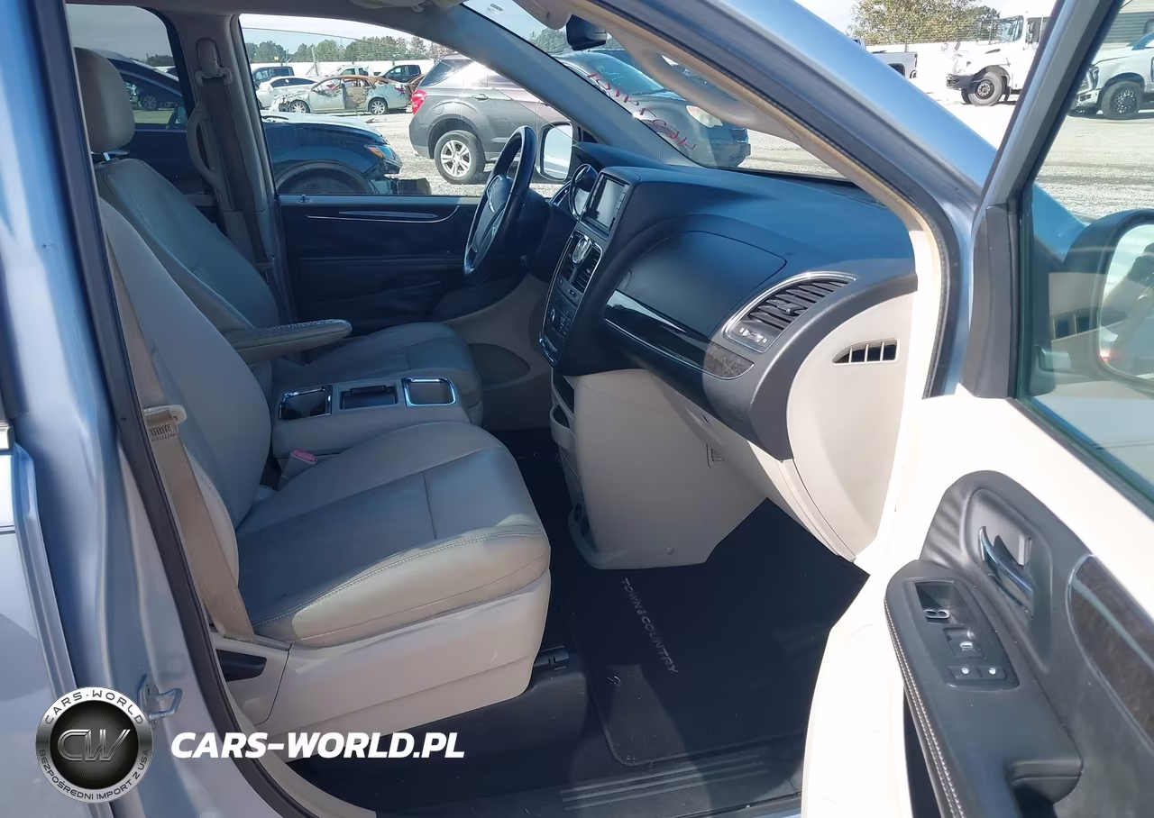2013 Chrysler Town & Country Touring VIN:2C4RC1BG8DR681731 - 5