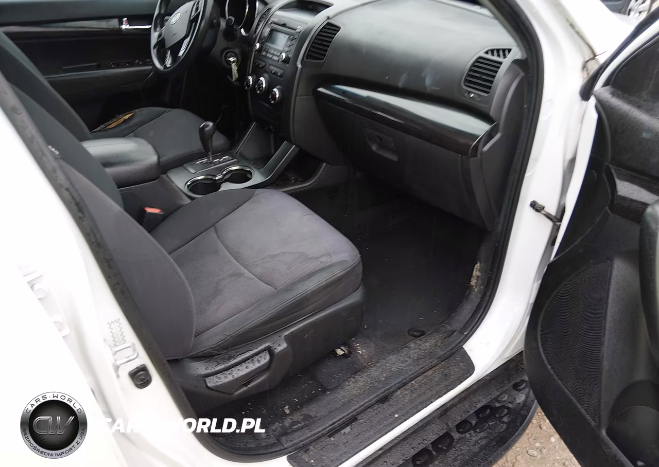 2011 Kia Sorento Lx V6 VIN:5XYKTDA21BG124329 - 5